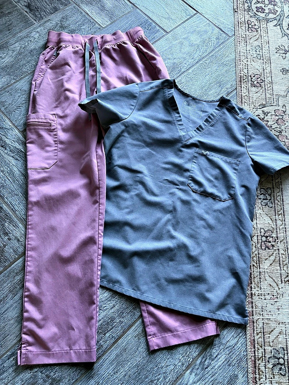 FIGS scrub set size small top bottom